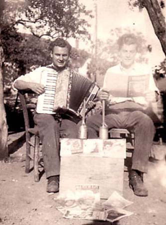 1944 : Henri F. Briesach et Paul Mico.