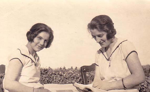 1928 : À droite Cécile MICO née BRIESACH